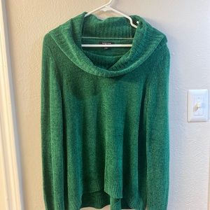 GREEN SWEATER, NEVER WORN MEDIUM